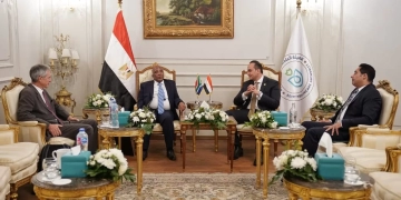 "السبكى" ووزير صحة جنوب أفريقيا بحثا تعزيز السياحة العلاجية 1 - جريدة المساء