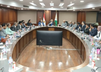 محافظ الجيزة يلتقي عددا من الصحفيين