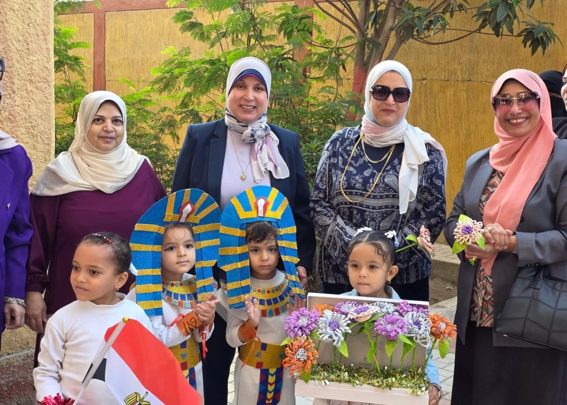 مدير عام الشروق التعليمية تزور مدرسة الشروق وتتابع العملية التعليمية وفعاليات الانتخابات 19 - جريدة المساء