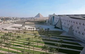 24 نوفمبر ..تجارة عين شمس تستضيف د.زاهي حواس 18 - جريدة المساء