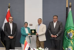 محافظ الإسماعيلية يكرم الدكتورة سحر سالم  23 - جريدة المساء