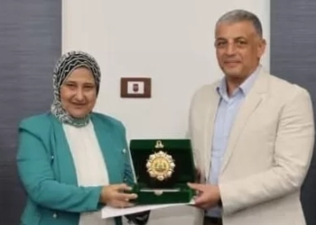 محافظ الإسماعيلية يكرم الدكتورة سحر سالم  31 - جريدة المساء