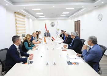 ''عاشور'' يبحث آليات تشجيع طلاب مقدونيا على الدراسة بالجامعات المصرية 25 - جريدة المساء