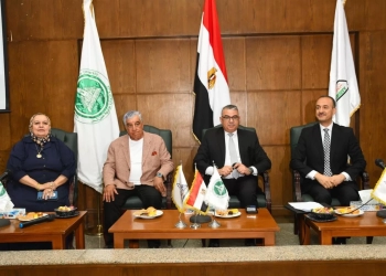 د.زاهي حواس..يطلق حملة لعودة حجر رشيد ورأس نفرتيتي من داخل أروقة تجارة عين شمس 23 - جريدة المساء