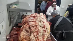 ضبط 134 كيلو لحوم ودواجن فاسدة داخل هايبر شهير بمدينة الشروق 19 - جريدة المساء