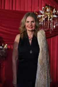 توافد الفنانين من مصر ودول العالم علي الريد كاربت بمهرجان شرم الشيخ الدولي للمسرح الشبابي 25 - جريدة المساء