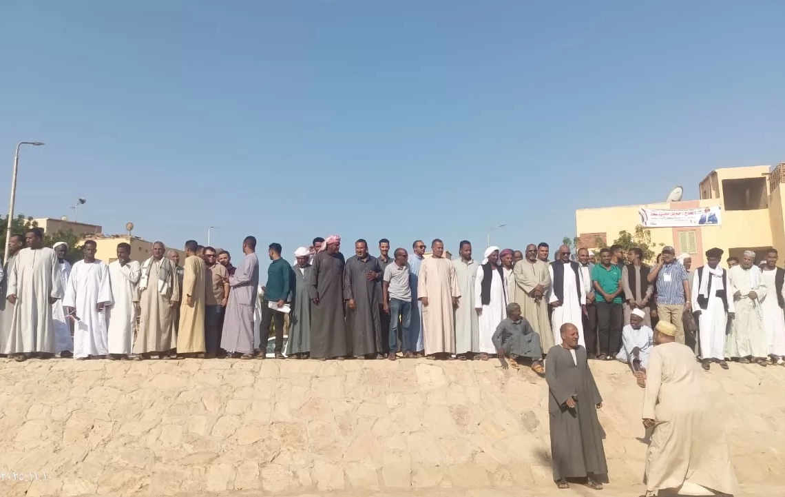 احتشاد المئات من اهالي مرسى علم أمام اللجان الانتخابية 19 - جريدة المساء