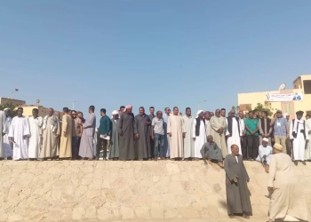 احتشاد المئات من اهالي مرسى علم أمام اللجان الانتخابية 33 - جريدة المساء