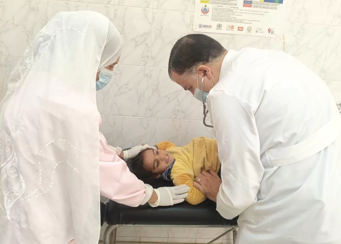 قافلة “حياة كريمة” تقدّم خدماتها الطبية المجانية لأكثر من 1071 مواطنًا بقرية شلقام بمركز بني مزار 19 - جريدة المساء