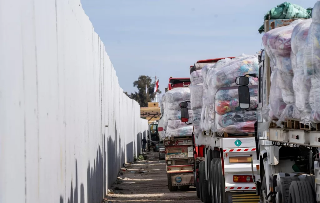 مصر تمد غزة بـ 129 ألاف بطانية وخيمة وأطنان من المواد الغذائية 19 - جريدة المساء