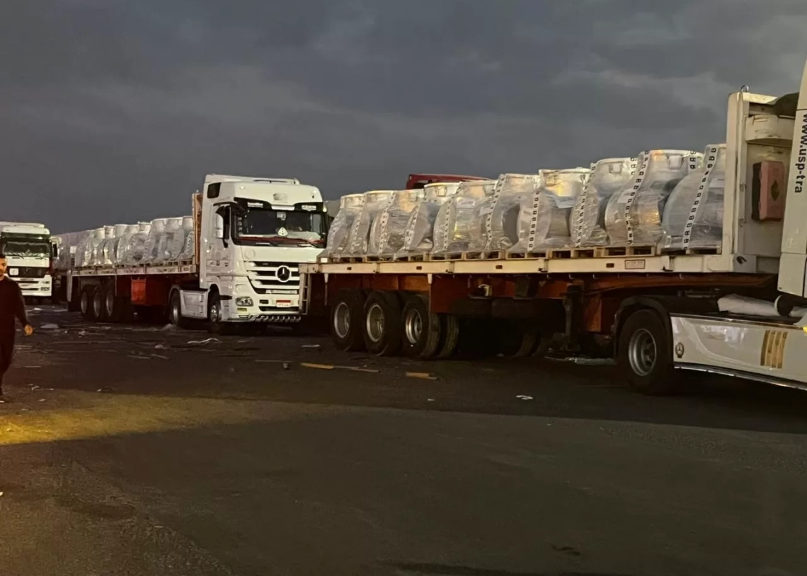 الهلال الأحمر المصرى يدخل زاد العزة 64 إلى غزة