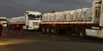 الهلال الأحمر المصرى يدخل زاد العزة 64 إلى غزة