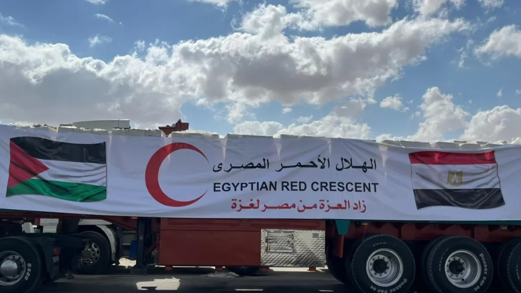 الهلال الأحمر يدخل أكثر من 300 آلاف سلة غذائية وطبية عاجلة إلى غزة 27 - جريدة المساء