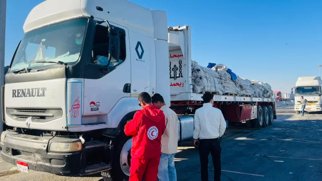 الهلال الأحمر يدخل أكثر من 300 آلاف سلة غذائية وطبية عاجلة إلى غزة 25 - جريدة المساء