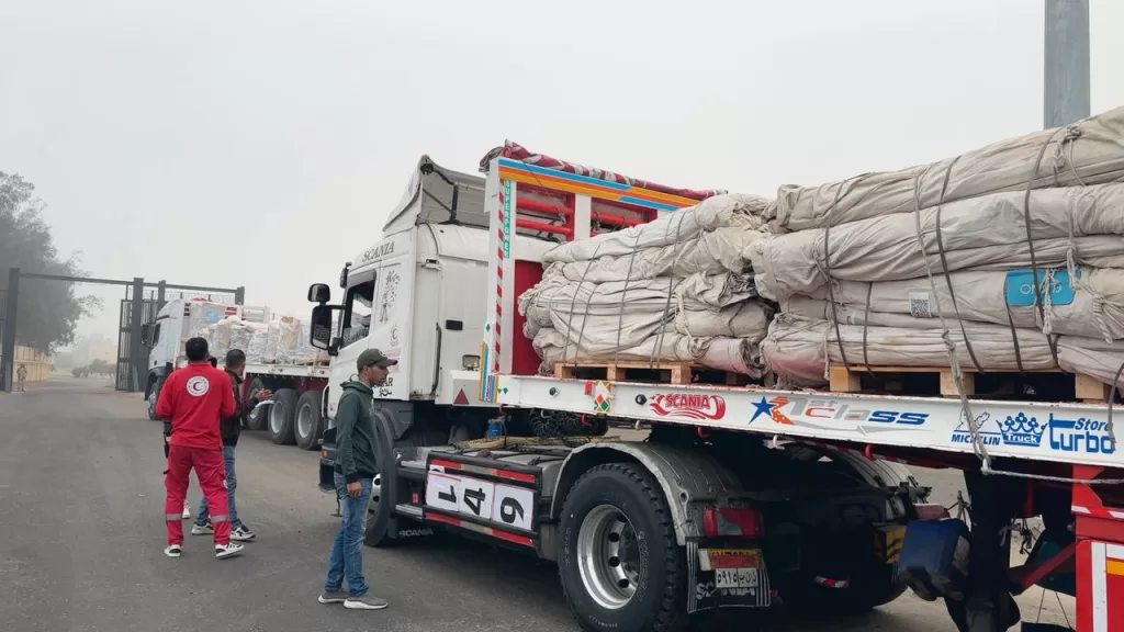 الهلال الأحمر يدخل أكثر من 300 آلاف سلة غذائية وطبية عاجلة إلى غزة 21 - جريدة المساء