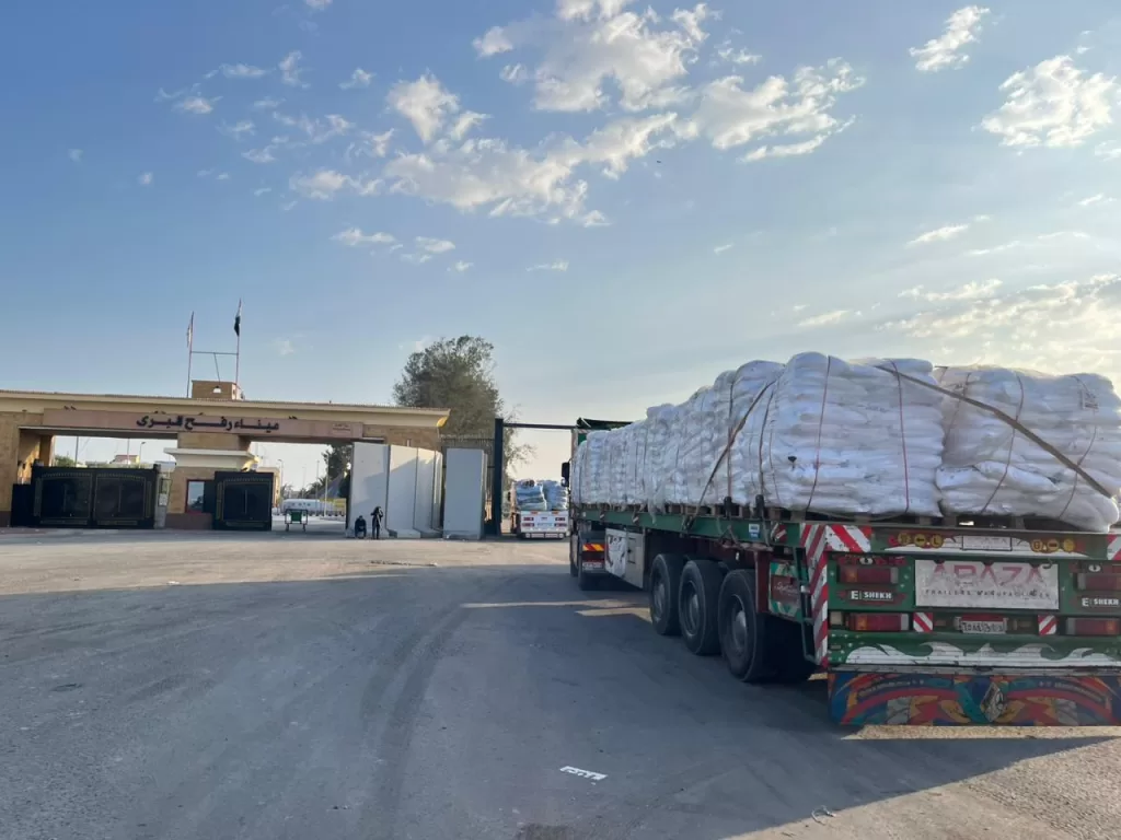 الهلال الأحمر يدخل احتياجات الشتاء و9900 طن إمدادات إنسانية لأهالي غزة 25 - جريدة المساء الهلال الأحمر يدخل احتياجات الشتاء و9900 طن إمدادات إنسانية لأهالي غزة 24 - جريدة المساء