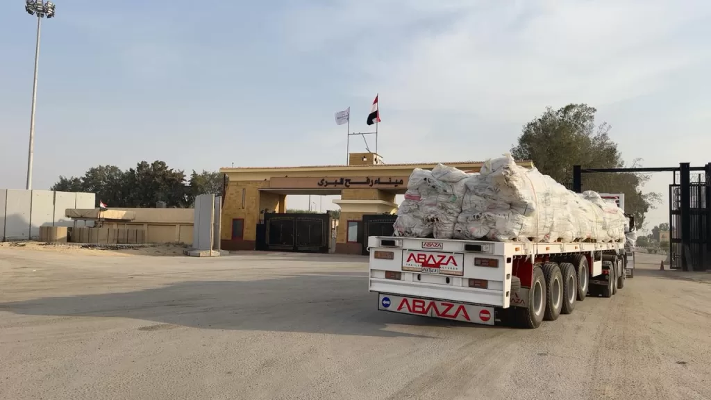 الهلال الأحمر يسير القافلة 83 لإغاثة غزة بآلاف الأطنان من المساعدات الإنسانية 15 - جريدة المساء