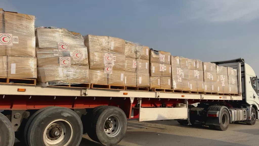 الهلال الأحمر يسير القافلة 83 لإغاثة غزة بآلاف الأطنان من المساعدات الإنسانية 19 - جريدة المساء