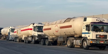 الهلال الأحمر المصرى يمد أهل غزة بالمساعدات