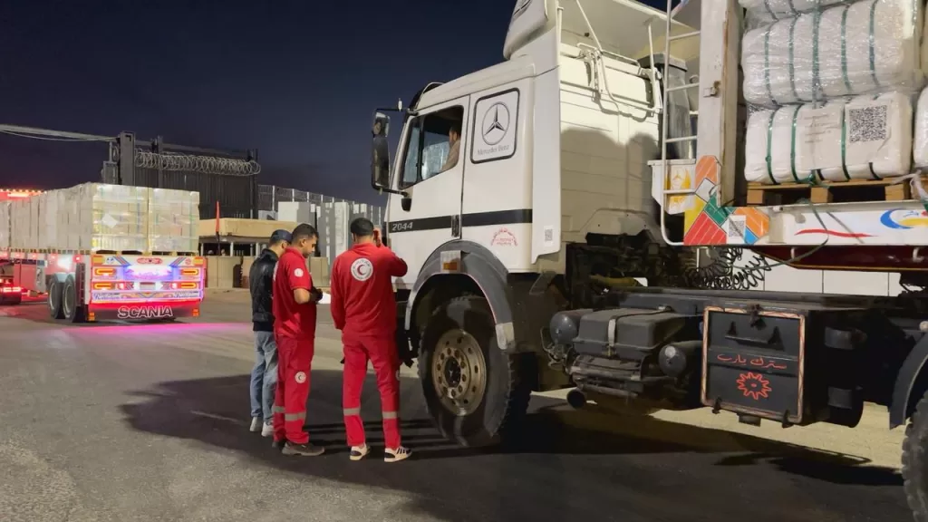 الهلال الأحمر يدخل أكثر من 8 آلاف طن مساعدات غذائية وإنسانية عاجلة إلى غزة 20 - جريدة المساء