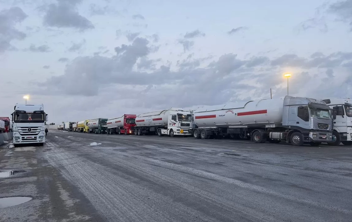 الهلال الأحمر المصرى يمد يده لأهل غزة فى زاد العزة 80