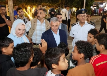 محافظ الاسماعيلية: "لن نتوقف عن مفاجأة رؤساء الأحياء ليلاً.. وعقوبات فورية لمن يستولي علي حق المواطن في رصيف آمن!" 25 - جريدة المساء