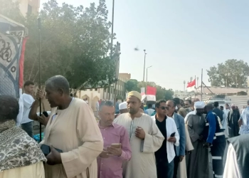 تواجد ملحوظ لكبار السن أمام لجان الانتخابات فى مدينة مرسى علم 14 - جريدة المساء