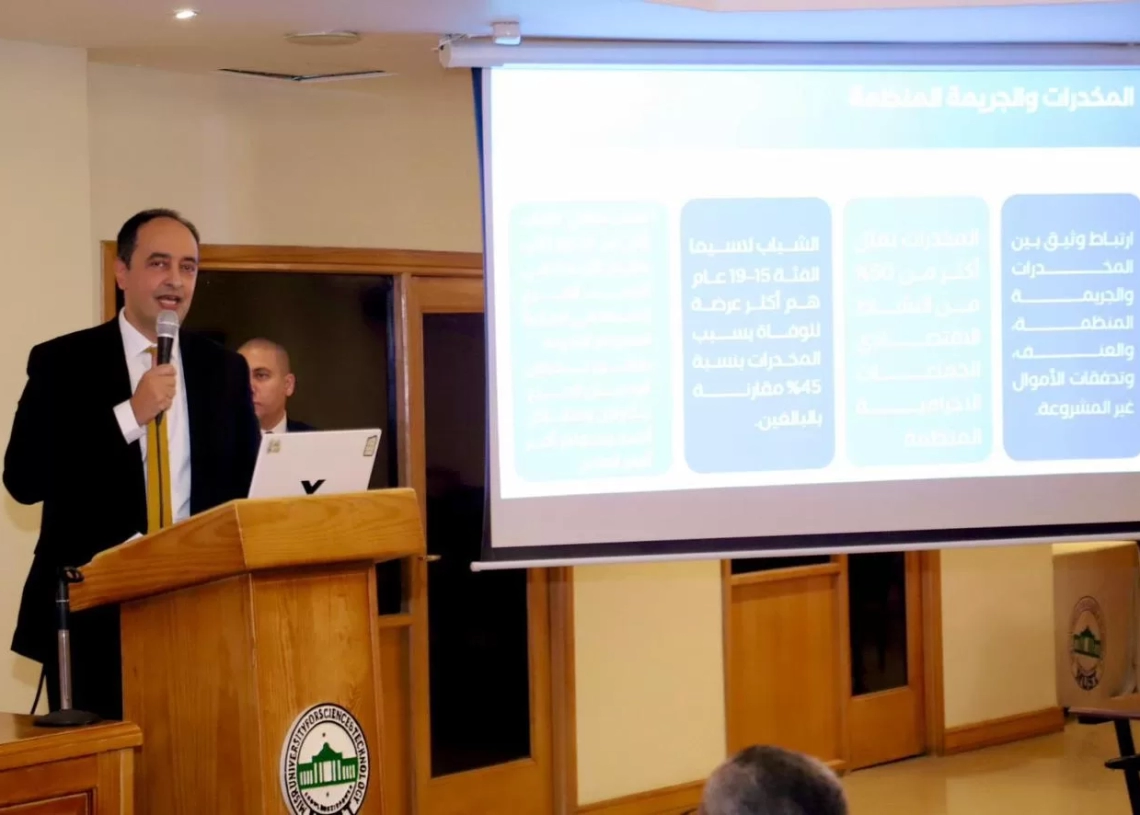 د. عمرو عثمان خلال المؤتمر