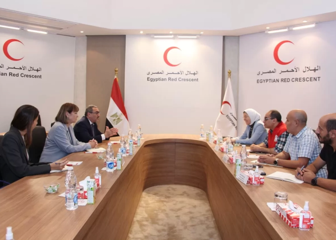 زيارة الوفد الأممى لمقر الهلال الأحمر