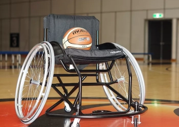 كرسى متحرك رياضى لذوى الإعاقة
