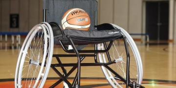 كرسى متحرك رياضى لذوى الإعاقة