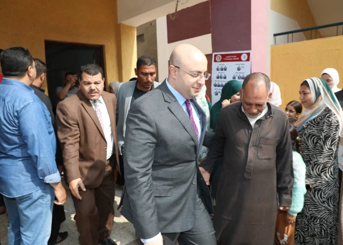 محافظ بني سويف يتفقد اللجان الانتخابية ويشدد على سير الانتخابات 19 - جريدة المساء
