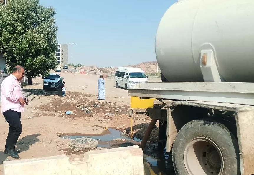 محافظ أسوان يكلف معاونه بالإشراف الميدانى على إصلاح عطل خط المياه المغذى لمحطة جبل تقوق 2 - جريدة المساء محافظ أسوان يكلف معاونه بالإشراف الميدانى على إصلاح عطل خط المياه المغذى لمحطة جبل تقوق 1 - جريدة المساء