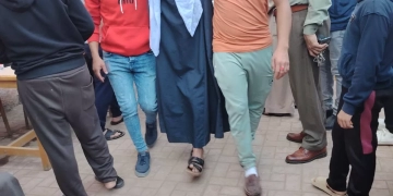 رغم إصابته في حادث.. محمد علي يتحدى الألم ويشارك في انتخابات المنيا 1 - جريدة المساء