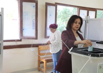 نائبة محافظ البحر الأحمر تدلي بصوتها في انتخابات النواب وتشيد بإقبال المواطنين 25 - جريدة المساء