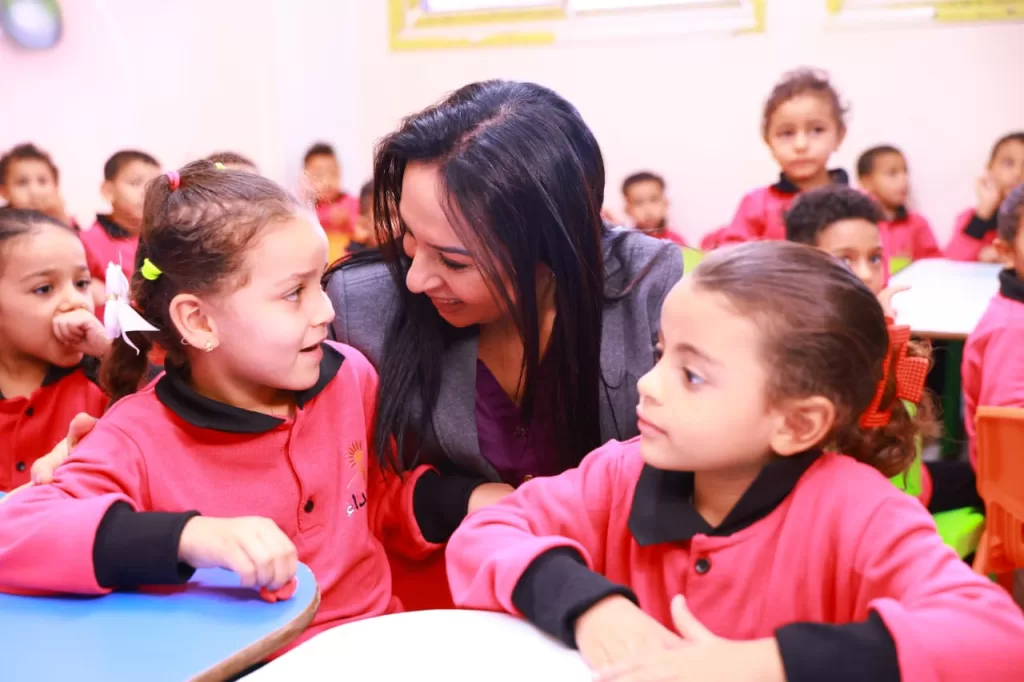 وزيرة التضامن تتفقد مصنع الغزل والنسيج بمصنع العزب بالفيوم 25 - جريدة المساء