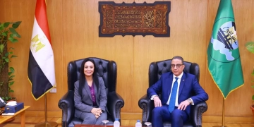 تعزيز التعاون بين التضامن والفيوم لتوسيع برامج الحماية الاجتماعية 1 - جريدة المساء وزيرة التضامن ومحافظ الفيوم