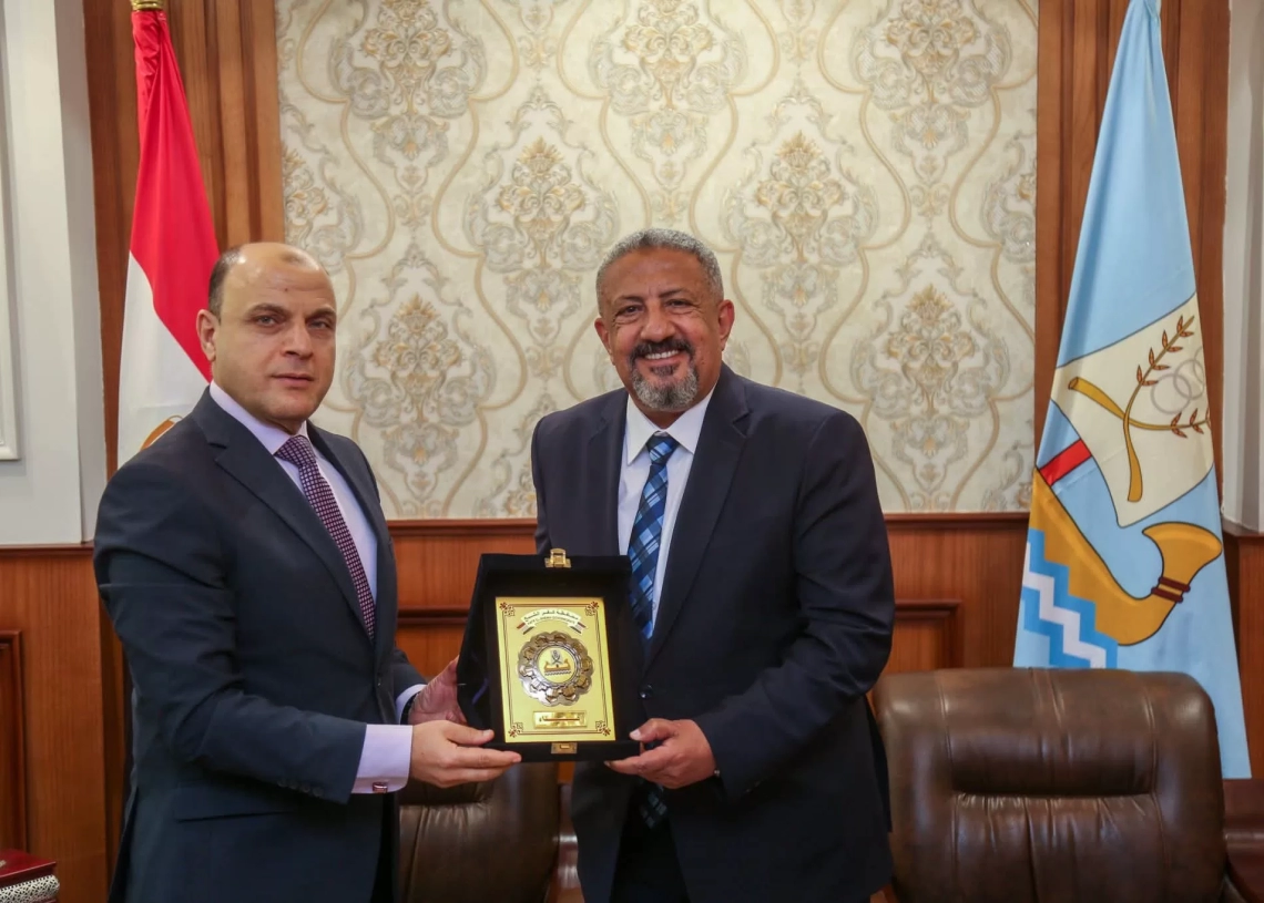 محافظ كفرالشيخ يكرم اللواء حسن عبدالغني تقديرًا لجهوده خلال فترة عمله في تطوير منظومة مياه الشرب والصرف الصحي 19 - جريدة المساء