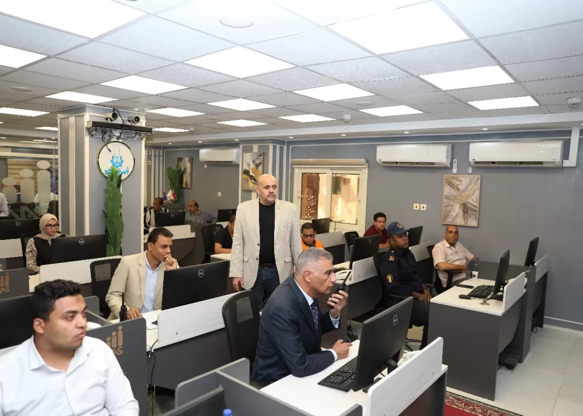 محافظ أسوان يتابع سير العملية الإنتخابية بلجان مجلس النواب 19 - جريدة المساء