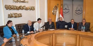 اجتماع غرفة القاهرة وشعبة الدواجن يوصى بخريطة إنتاجية متكاملة للقطاعين العام والخاص