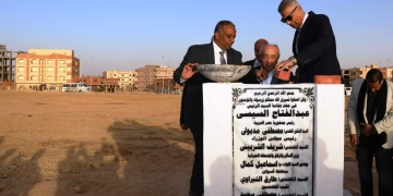 محافظ أسوان ونقيب مهندسى مصر يضعان حجر الأساس للنادى الإجتماعى لنقابة المهندسين بمدينة أسوان الجديدة 1 - جريدة المساء