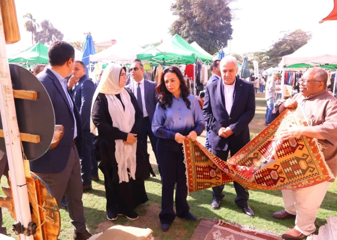 وزيرة التضامن تفتتح معرض جزيرة الخير دعماً للعاملين وأسرهم 18 - جريدة المساء