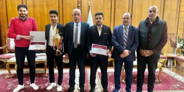 رئيس جامعه كفرالشيخ يكرم طلاب كلية الذكاء الاصطناعي الفائزين بالمركز الأول في مسابقة Huawei Developer Competition 2025 1 - جريدة المساء