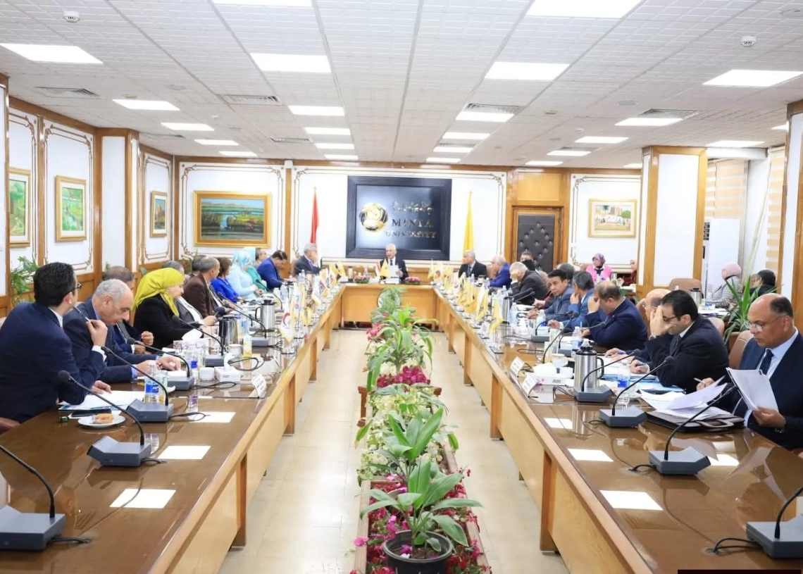 مجلس جامعة المنيا يعتمد شعار الجامعة الجديد إيذانًا بانطلاق احتفالات اليوبيل الذهبي أول يناير 17 - جريدة المساء