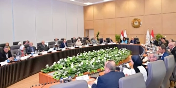 محافظ جنوب سيناء يشارك في اجتماع اللجنة العليا لتراخيص الشواطئ دعمًا للمشروعات القومية 1 - جريدة المساء