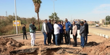 محافظ أسوان يوجه لرفع كفاءة الشوارع وإعادة الشئ لأصله بالطرق وتنفيذ أعمال التطوير والتجميل للإستعداد لأعياد الميلاد ورأس السنة 2 - جريدة المساء محافظ أسوان يوجه لرفع كفاءة الشوارع وإعادة الشئ لأصله بالطرق وتنفيذ أعمال التطوير والتجميل للإستعداد لأعياد الميلاد ورأس السنة 1 - جريدة المساء