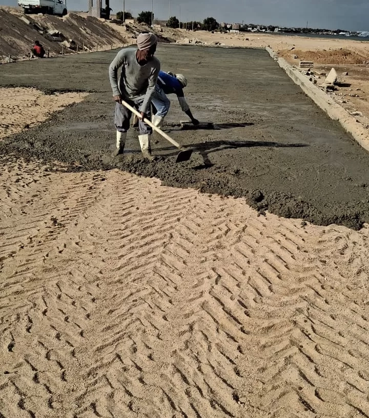 انطلاق أعمال صب الأرضيات فى كورنيش سفاجا الجديد 20 - جريدة المساء انطلاق أعمال صب الأرضيات فى كورنيش سفاجا الجديد 19 - جريدة المساء