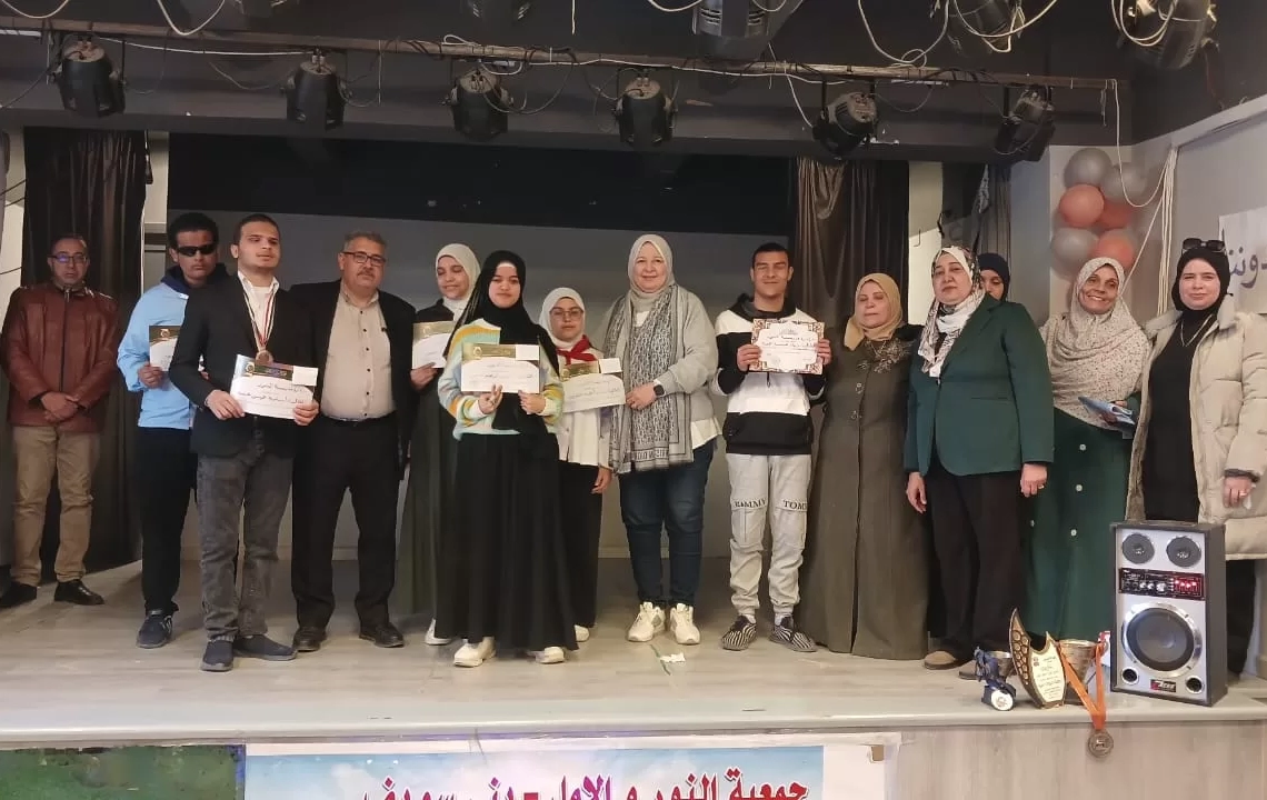 خلال زيارتها لمدرسة النور للمكفوفين ببني سويف وكيل الوزارة تكرّم المتفوقين علميًا ورياضيًا 19 - جريدة المساء