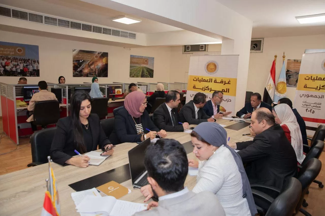 "الشعب الجمهوري" يتابع سير التصويت في 19 دائرة انتخابية 70 - جريدة المساء