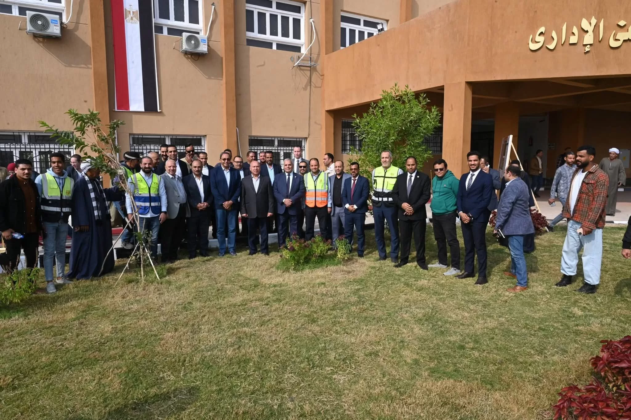 نائب رئيس الوزراء ووزير الصناعة والنقل يتفقد منطقتي "قفط" و"هو" الصناعيتين بقنا 36 - جريدة المساء